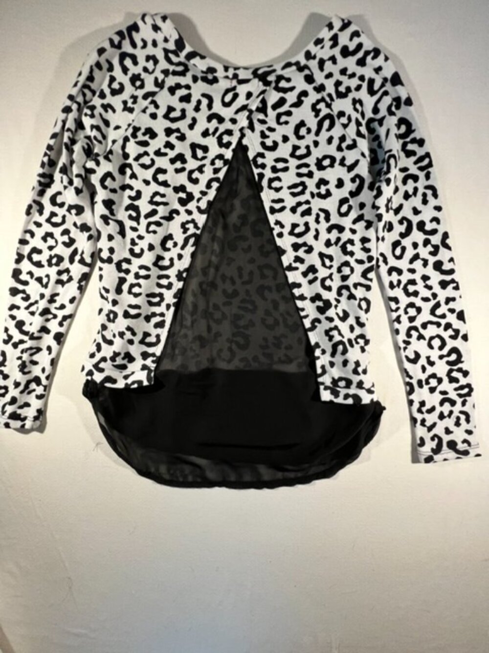 Bongo Y2K Snow Leopard Print Split Back Mesh Top Long Sleeve Women's Size Medium